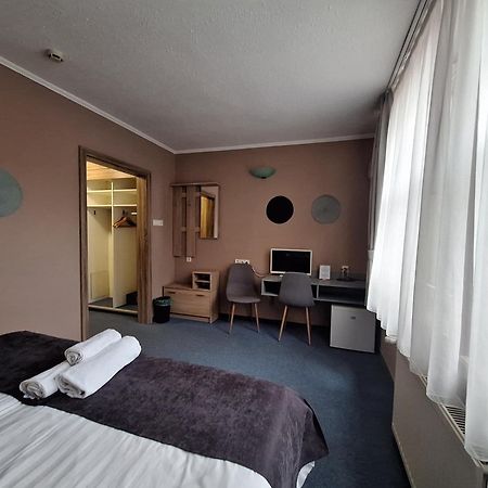 Hotel Unicornis Eğri Dış mekan fotoğraf