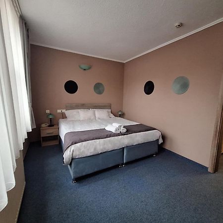 Hotel Unicornis Eğri Dış mekan fotoğraf