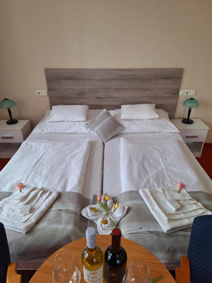 Hotel Unicornis Eğri Dış mekan fotoğraf