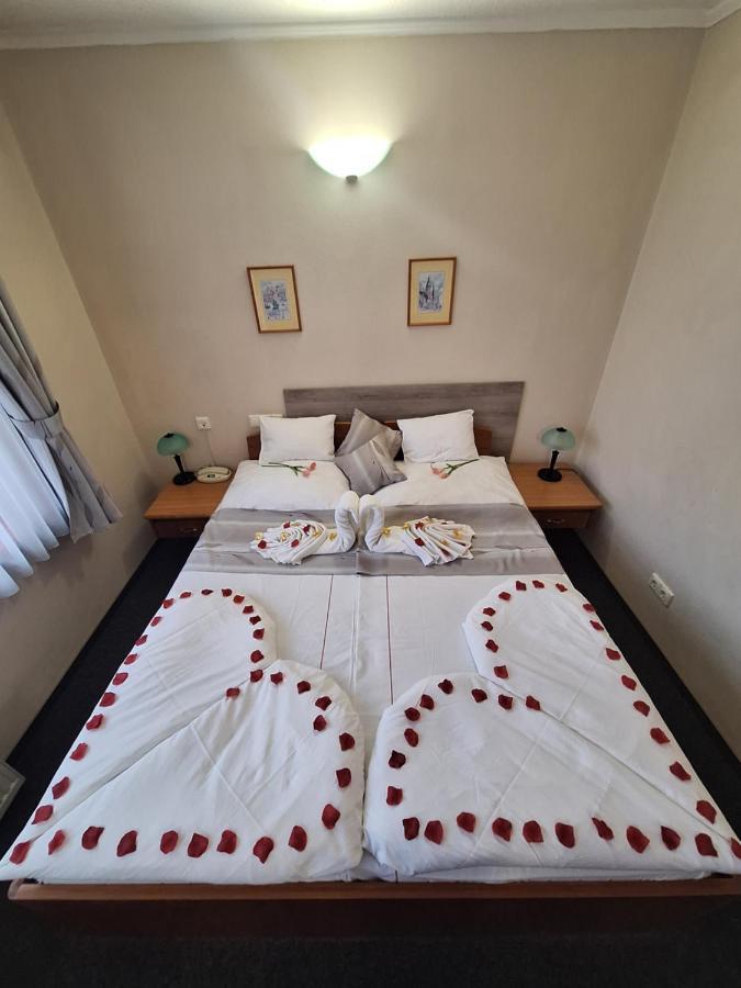 Hotel Unicornis Eğri Dış mekan fotoğraf