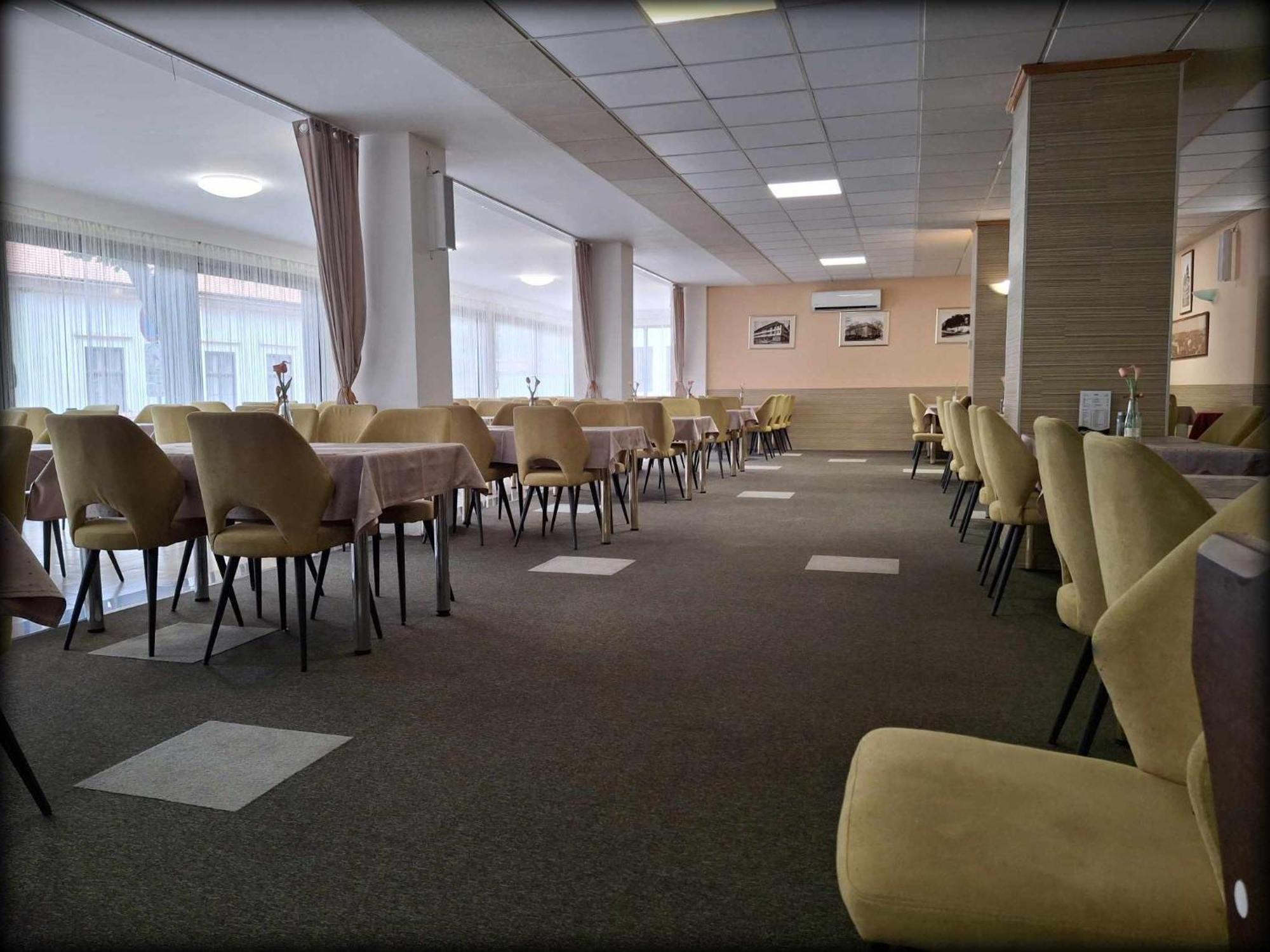Hotel Unicornis Eğri Dış mekan fotoğraf