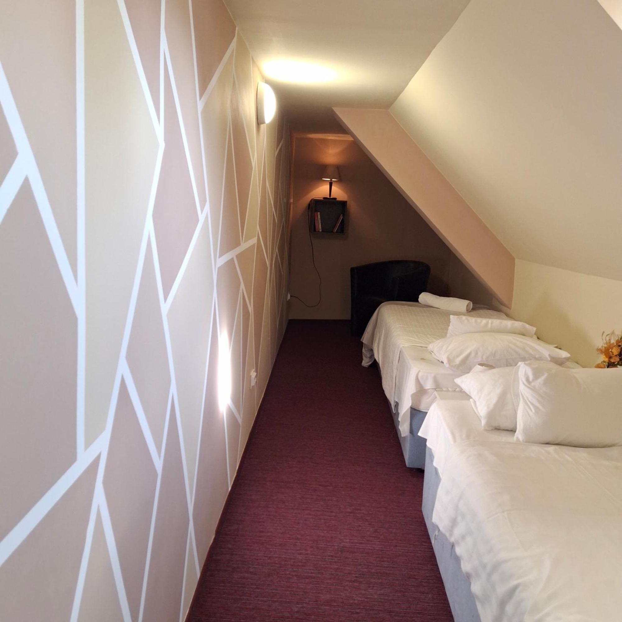 Hotel Unicornis Eğri Dış mekan fotoğraf