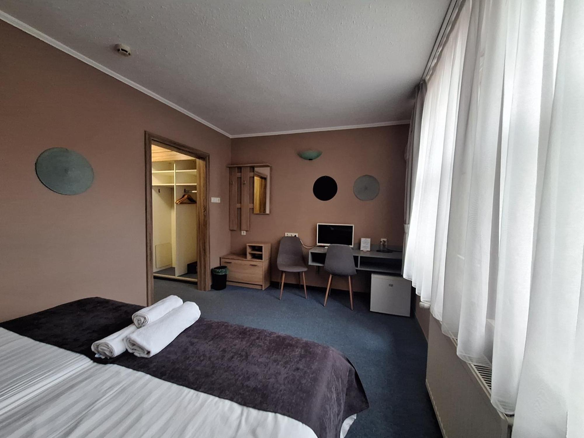 Hotel Unicornis Eğri Dış mekan fotoğraf