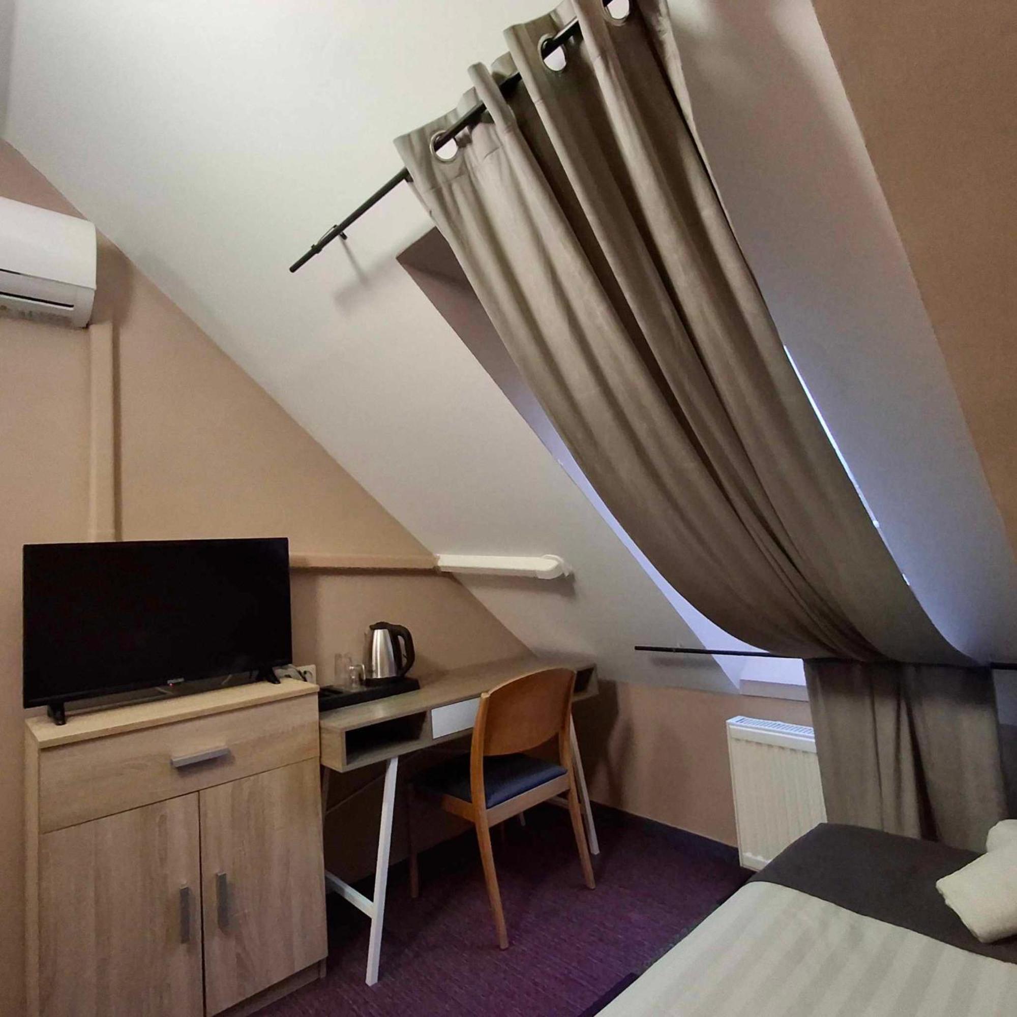 Hotel Unicornis Eğri Dış mekan fotoğraf