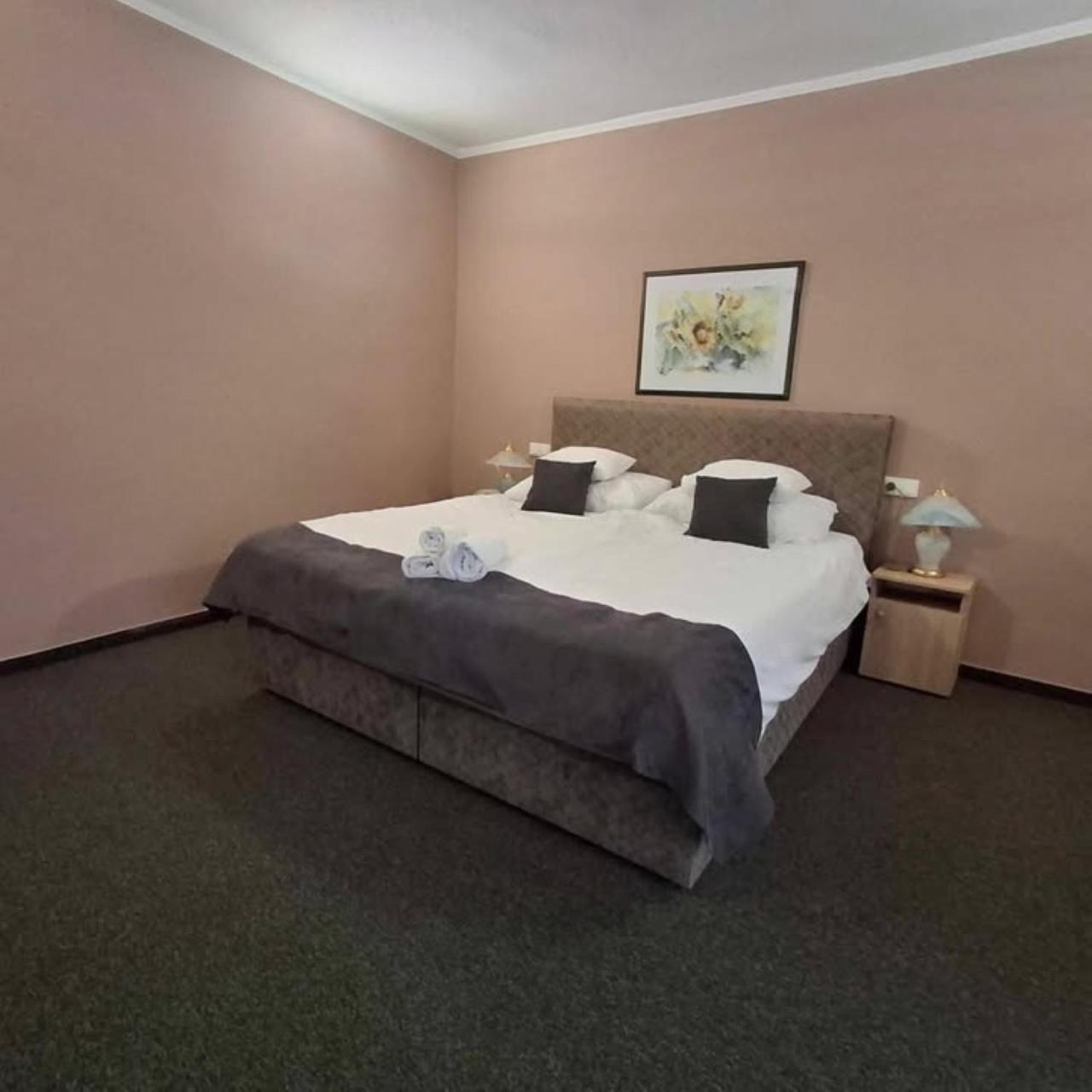 Hotel Unicornis Eğri Dış mekan fotoğraf